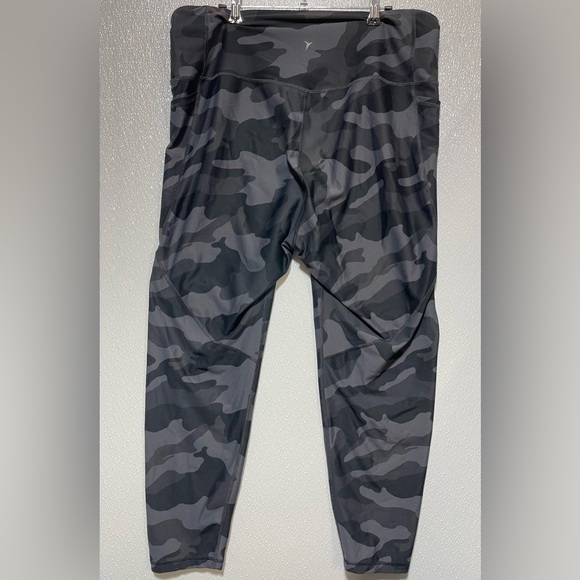 Old Navy Black and Gray Camouflage Leggings - Picture 5 of 6